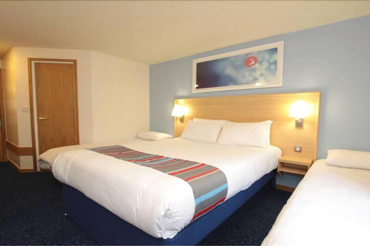 Travelodge Eastleigh Central Екстер'єр фото